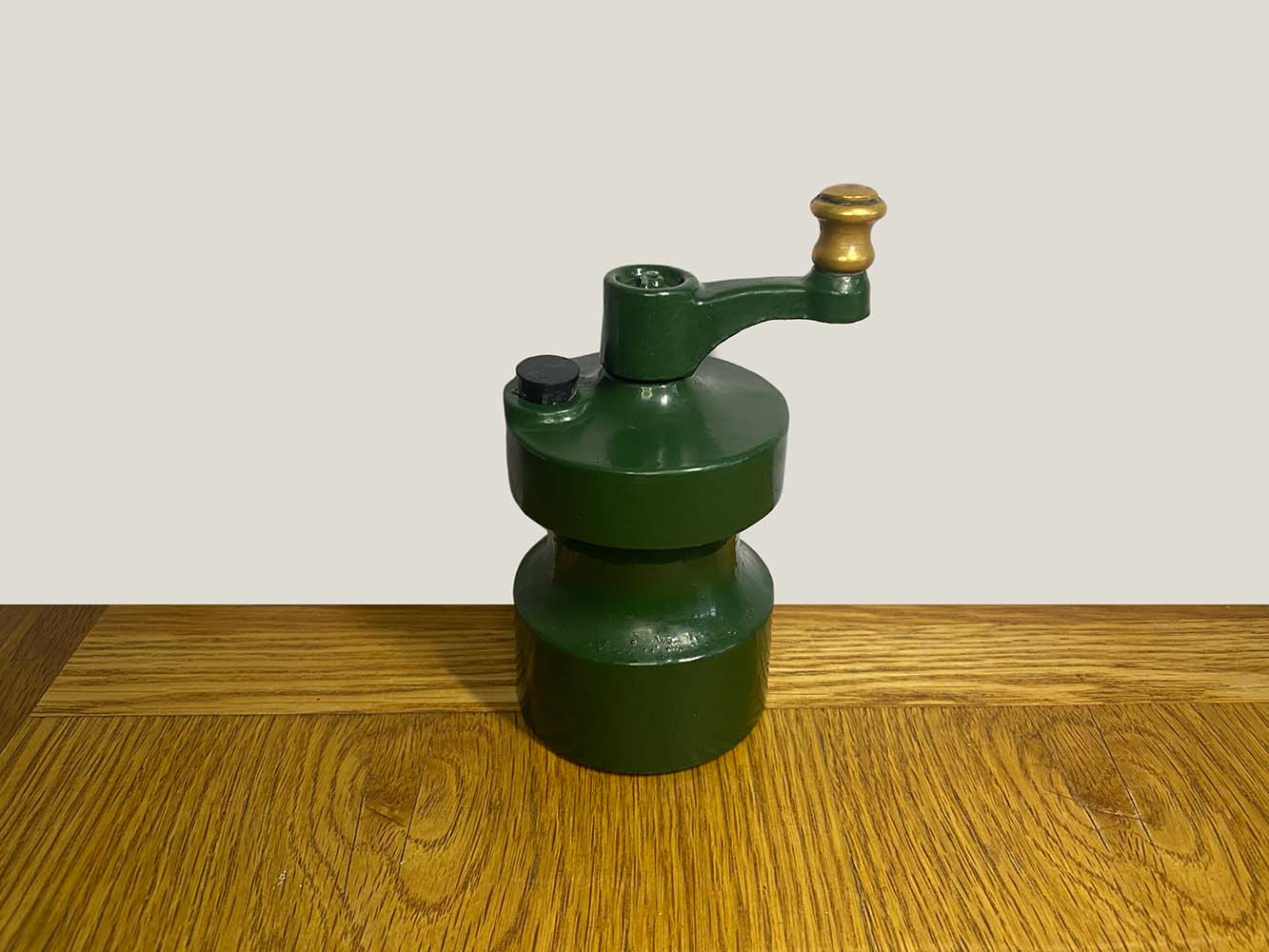 Originale grüne Robert-Welch-Pfeffermühle aus Gusseisen – die Inspiration hinter Iron-Mills.