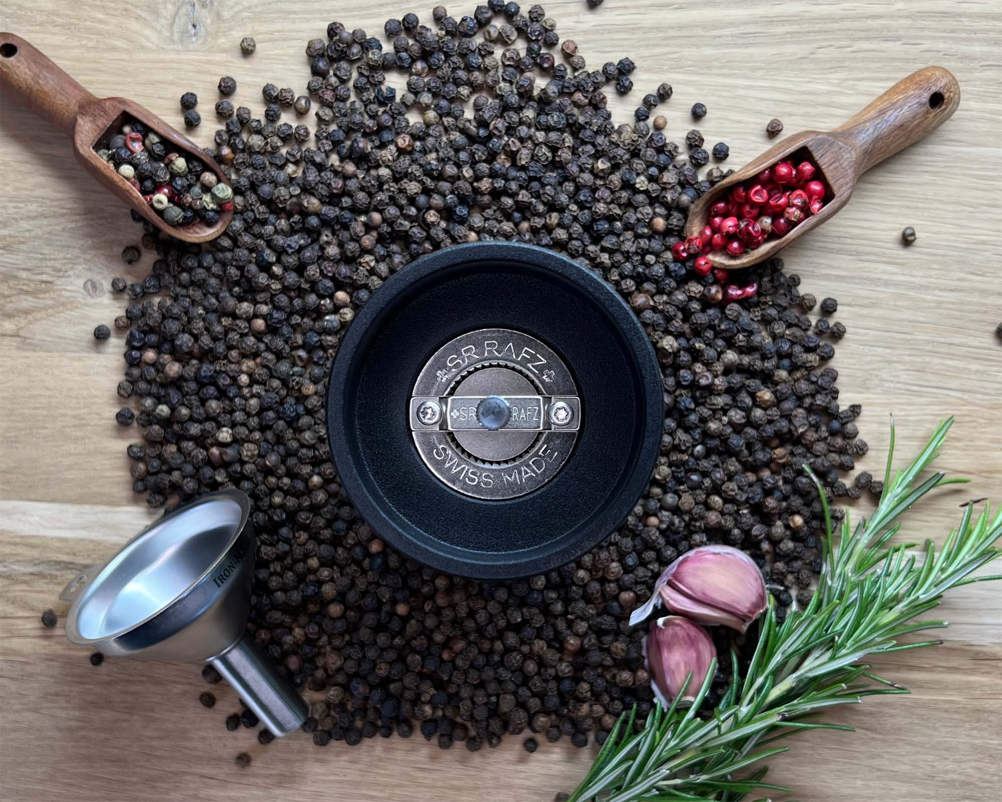 Black online pepper mill